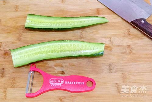 网红吃瓜黄瓜,趣味横生引网友热议