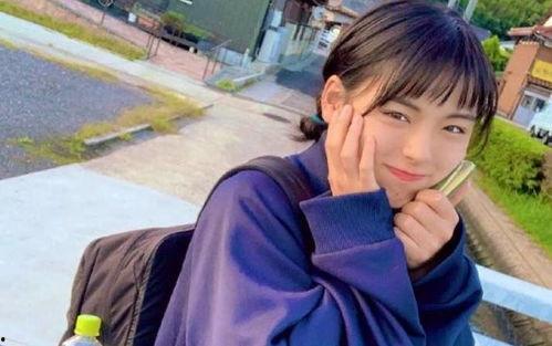 网红男扮女装吃瓜,太还原了！